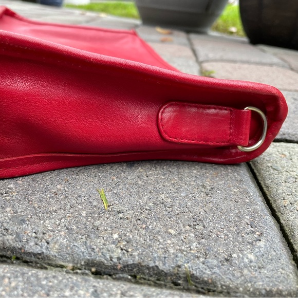 Vintage. Red Leather Envelope Clutch Purse - Picture 4 of 9